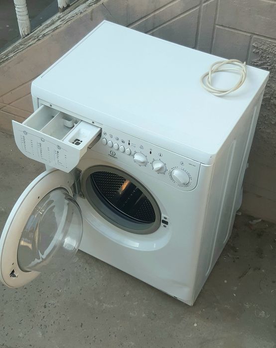 Стиральная машина  INDESIT  WDS 10ST  с функцией сушки.