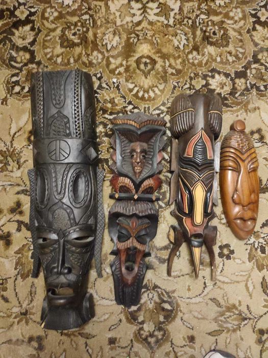 Продавам гоблени - 3 броя и африкански маски