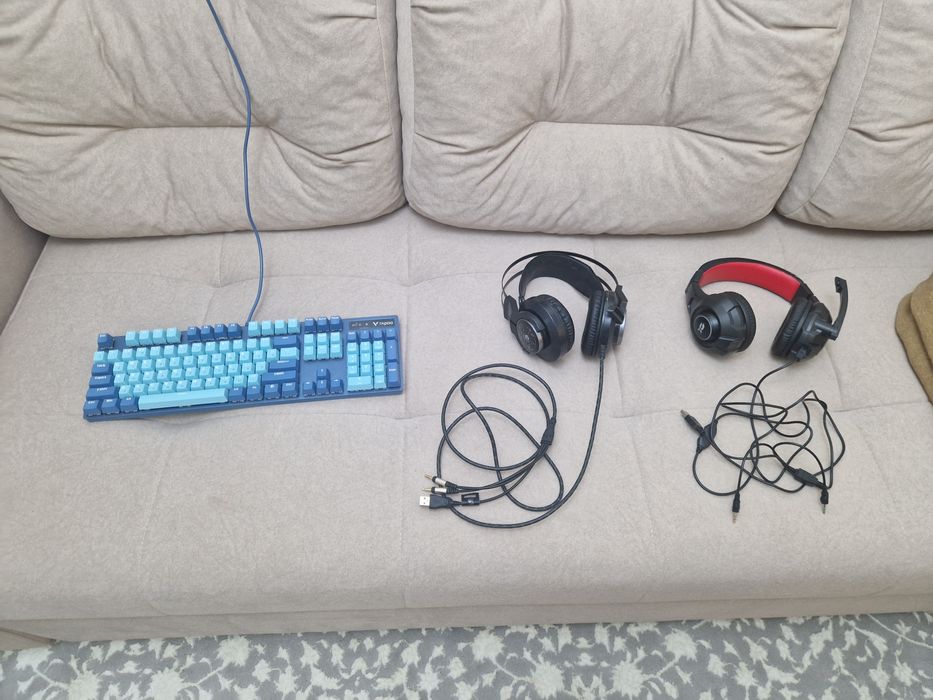 Продаеться клава и 2 гарнитуры