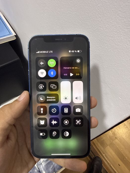 Iphone 12……………..