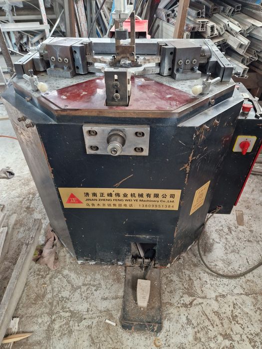 Углообжимной пресс для алюминия