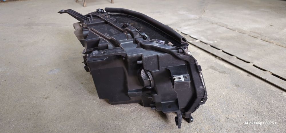 Фара Тойота Ланд Крузер 300