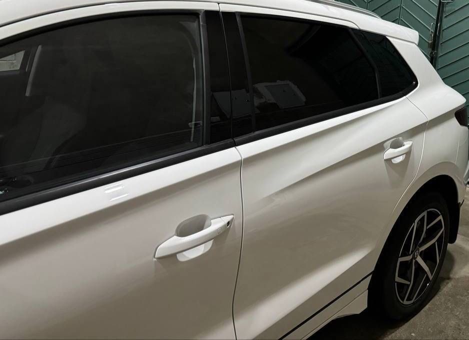 Глянцевые стойки из акрила для BYD E2