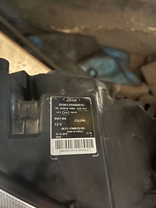 Десен фар за бус Форд