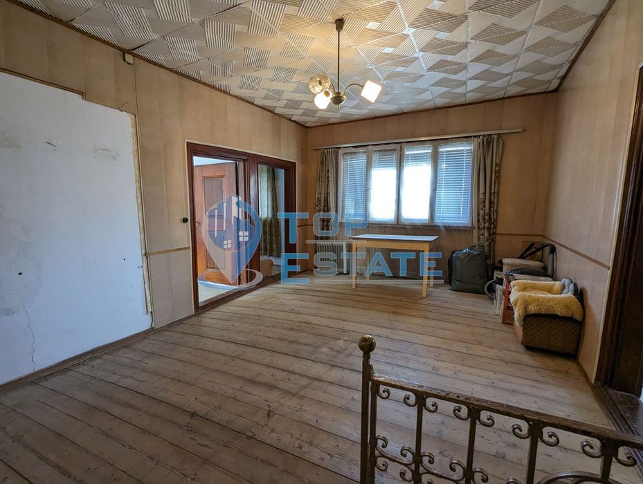 Две автентични къщи в град Елена