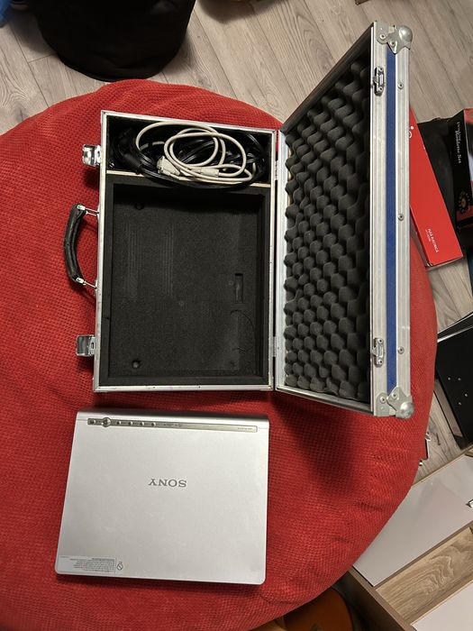 Videoproiector SONY VPL-CX125 + Servietă Aluminiu rigidă