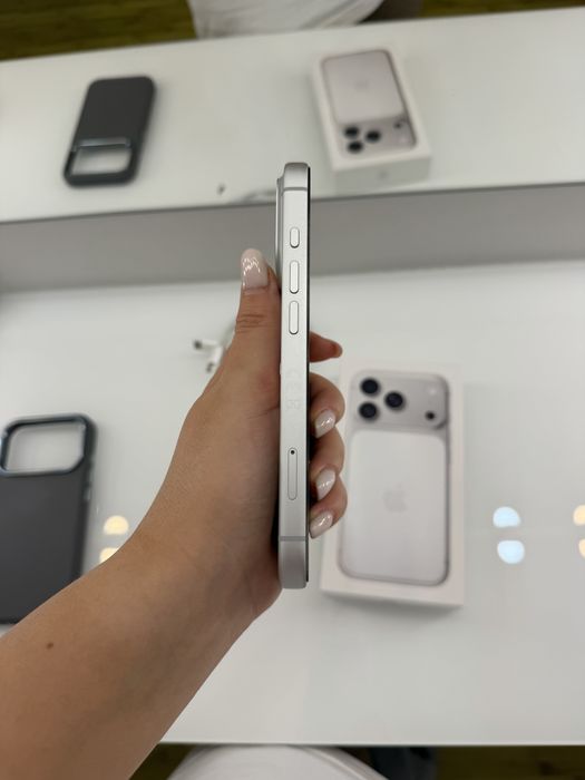 Vand iphone 17 pro 256 GB Silver