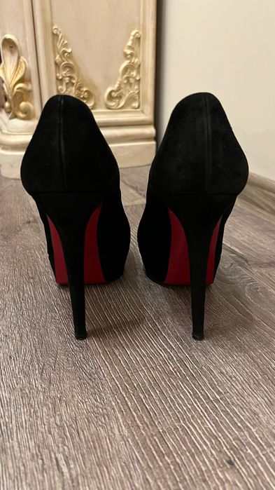 Обувки Christian Louboutin