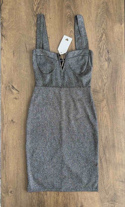 нова блестяща рокля