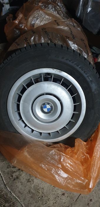 Комплект резины с оригинальным колпаками