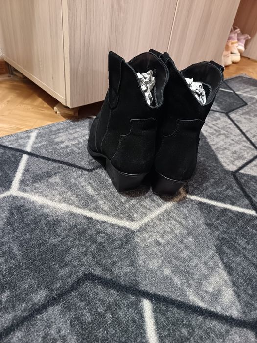 Продам обувь. Новые полусапожки.