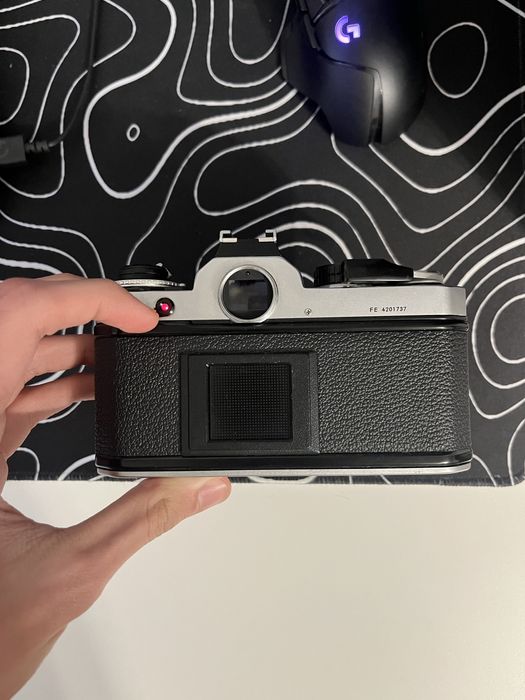 Nikon FE cu Nikkor 28mm f2.8