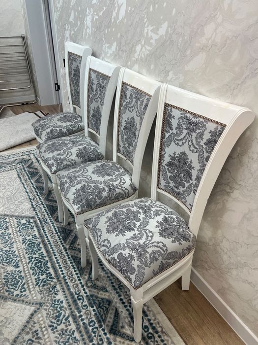 Продам обеденный стол + 8 стульев
