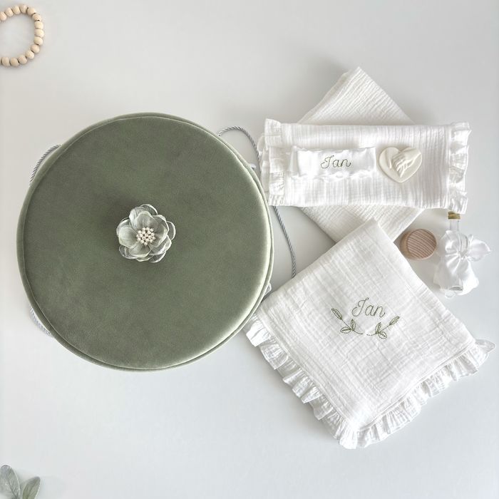 Trusou personalizat pentru botez din muselina + cufar buretat