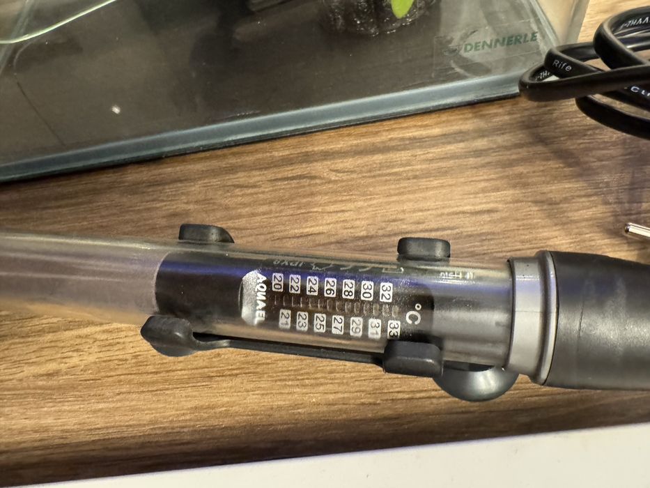 Vând acvariu complet – ideal pentru Betta / creveți / melci