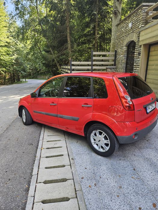 Masina ford fiesta 1.25.