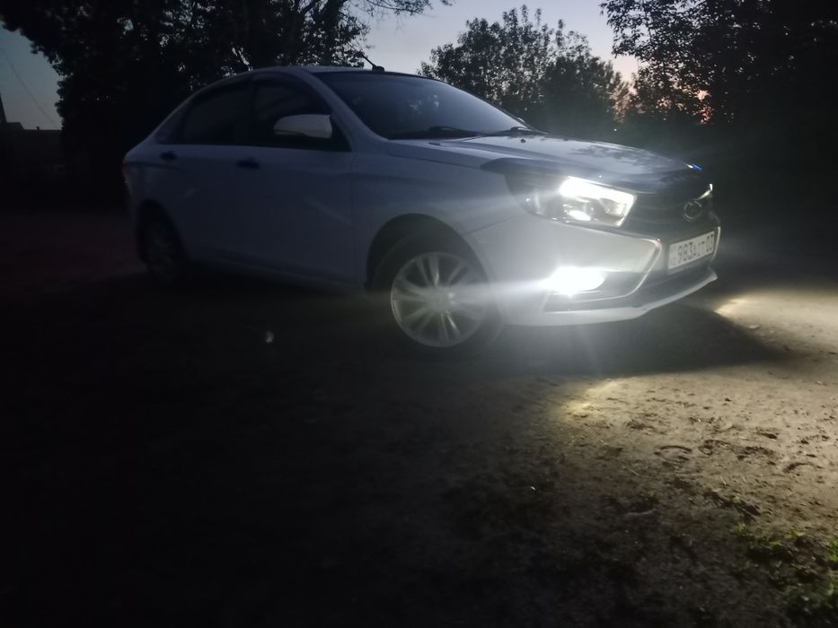 Продам Весту 2019 г.