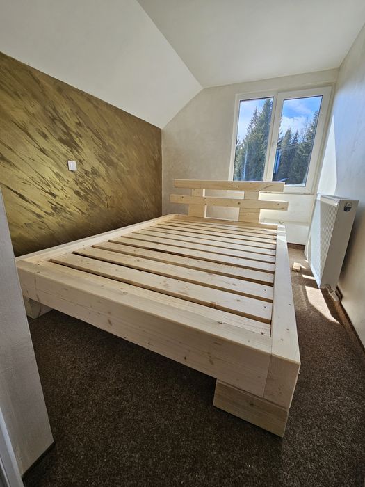 Producător pat lemn masiv