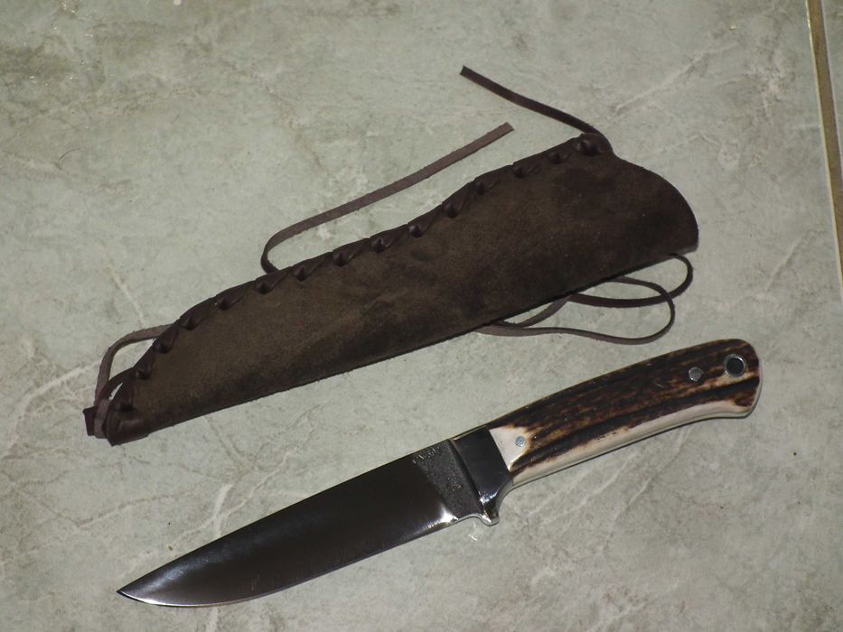 Cutit vánátoare maghiar masiv plásele din corn otel N690 toc piele nou mester Szalontai István