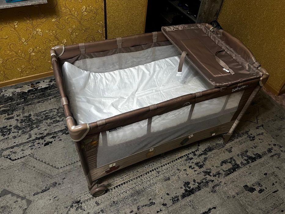 Детская кроватка - манеж