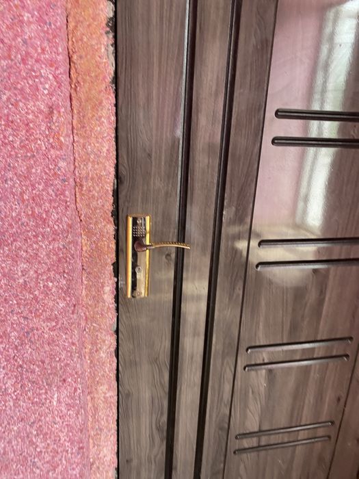 Uy sotiladi! Kotta yeri bilan Jizzax viloyatida.