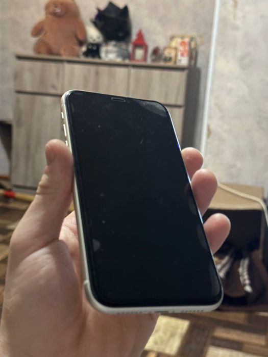 Продам айфон 11
