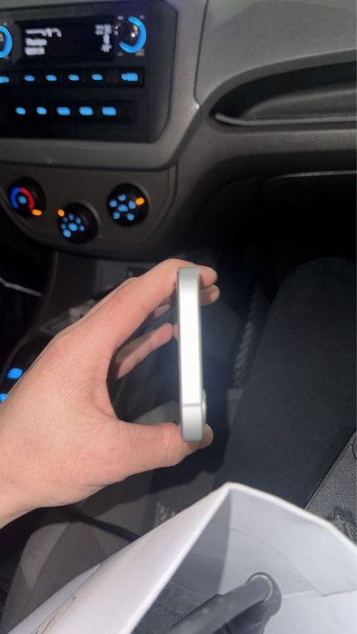 Продам Айфон 16е