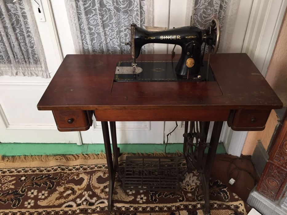 Masina de cusut Singer~foarte veche dar in stare perfecta de functione