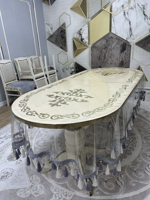 Кухный стол орындықтарымен бірге