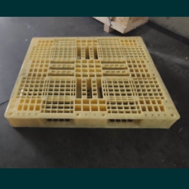 Пластмасови палети 1300х1100х150мм