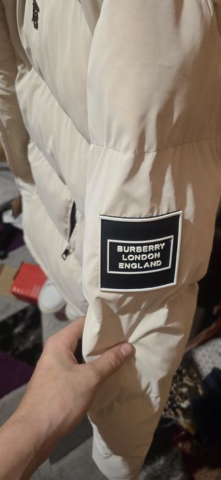Vând geaca burberry