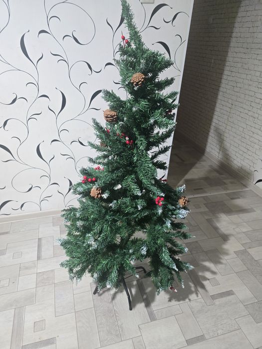 Ёлка исскуственная