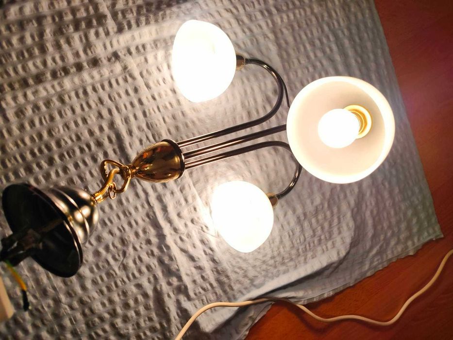 Люстра трехрожковая