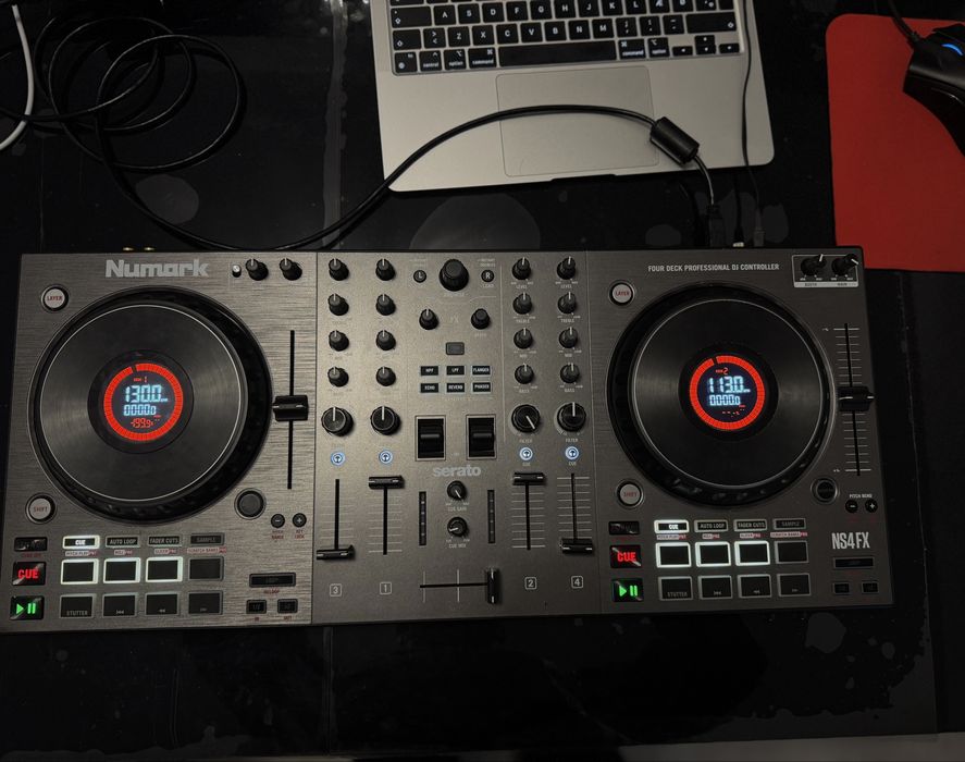 DJ конзола / DJ controller Numark NS4FX