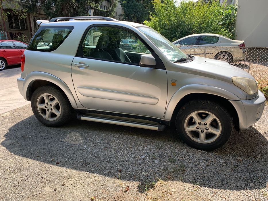 Продавам Тойота Rav4