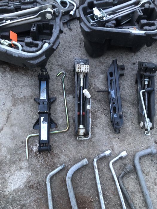 Крик, ключ, кука за автомобили