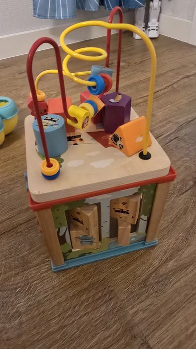 Крокодил за бутане с крачета с много други играчки