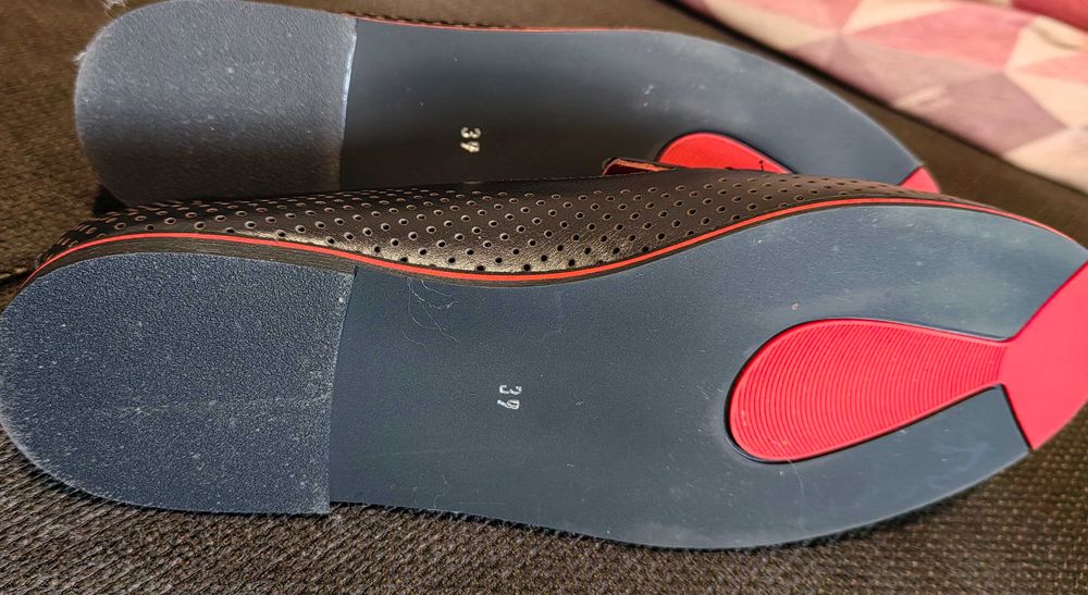 Нови обувки от естествена кожа