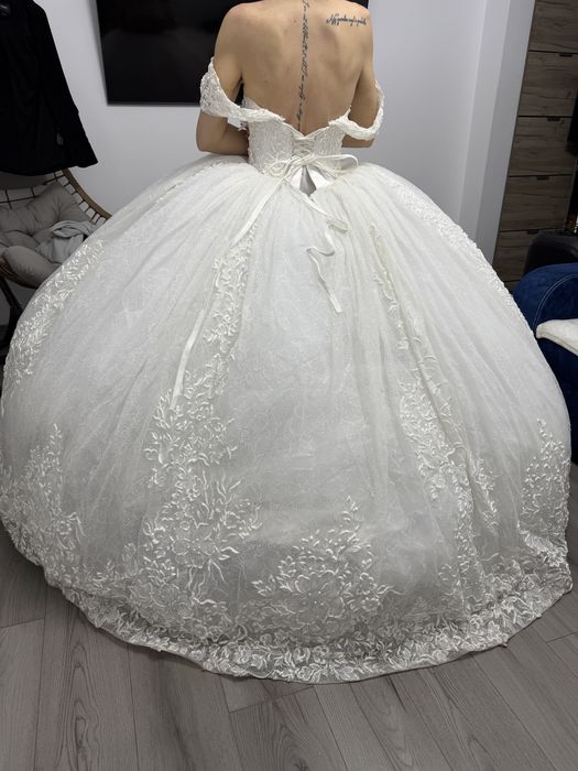 Vand rochie de mireasa
