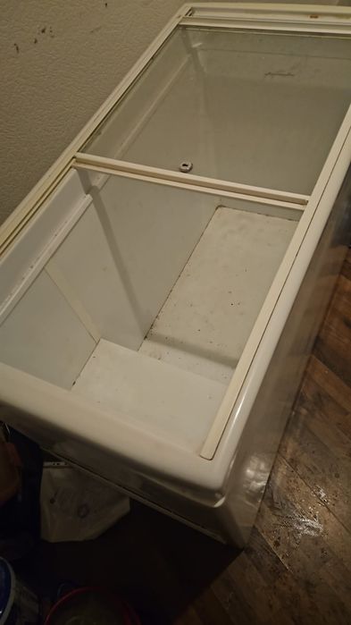 Морозильник почти в новом состояний