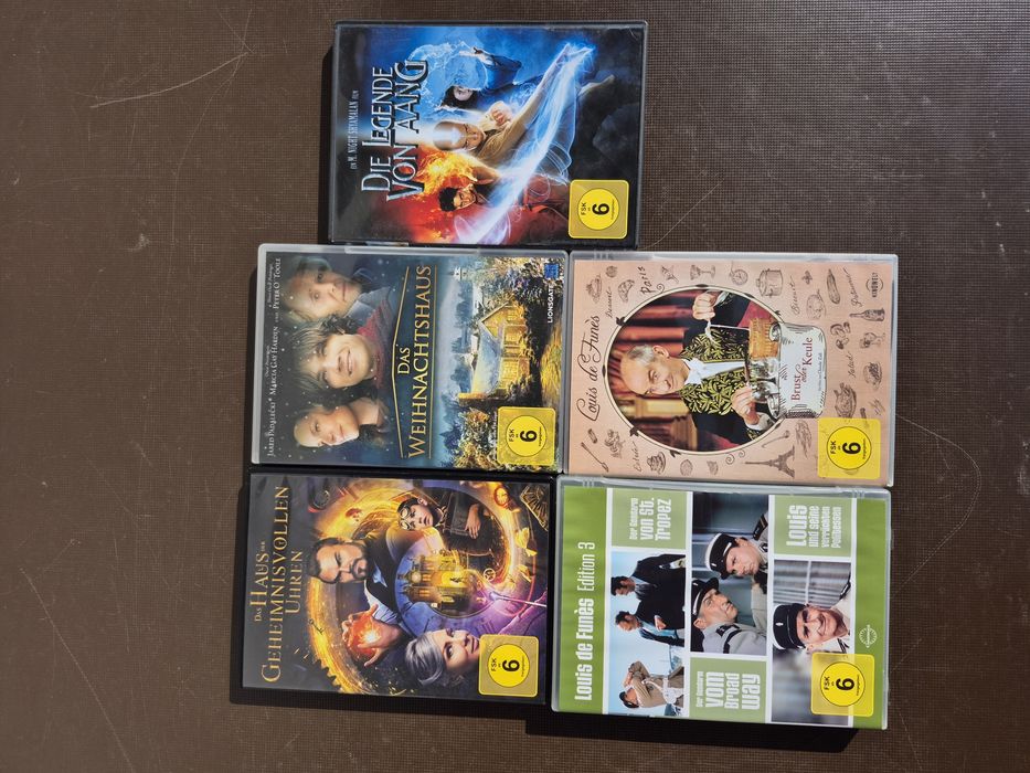 Vând lot 17 DVD uri cu filme,Acțiune, Sf, Groaza, Triler 
(aproximativ