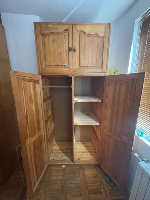 Дървен гардероб (чам)