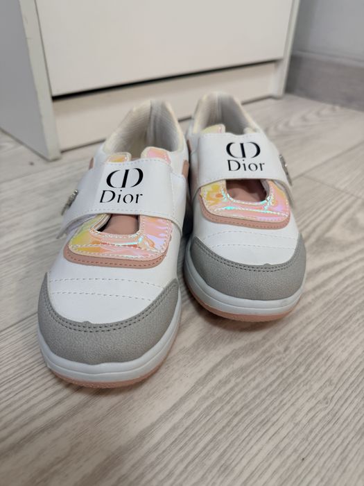 Кроссовки для девочки