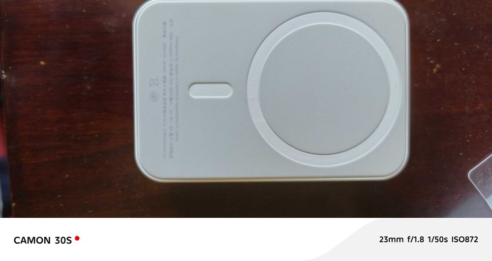 Power bank battery pack Magsafe.