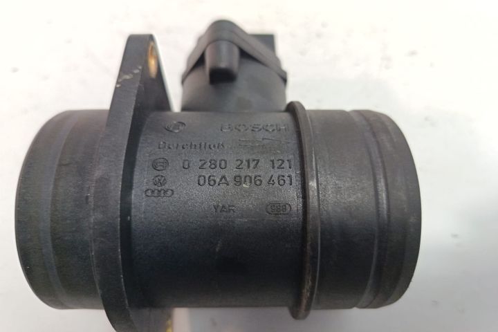 Debitmetru aer 06A906461 Volkswagen VW Golf a 4-a generatie