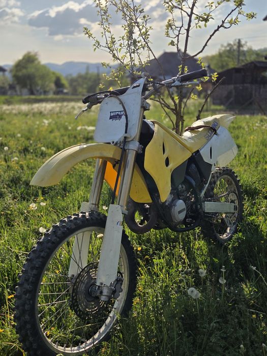 Cross suzuki 125 2 timpi se vinde urgent