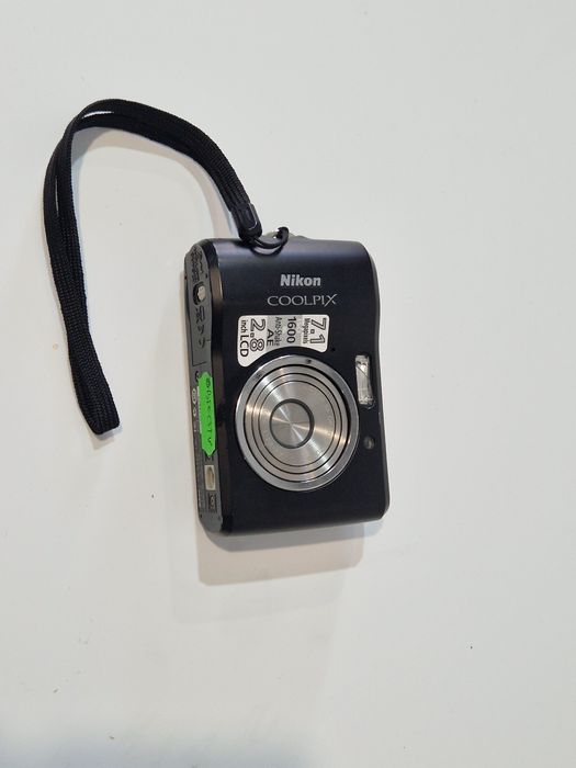 Aparat foto Nikon cu defecțiune la obiectiv. La pornire nu iese pana la capăt.
