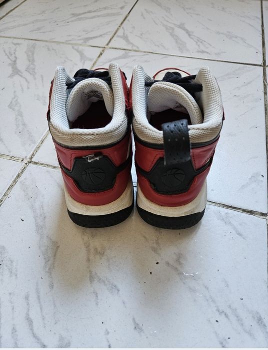 Zara обувки No 36. Runners обувки No 36. Nike бутонки No 36.
Runners детски високи спортни обувки No 36, 5€
Zara високи обувки No 36-със забележка 5€