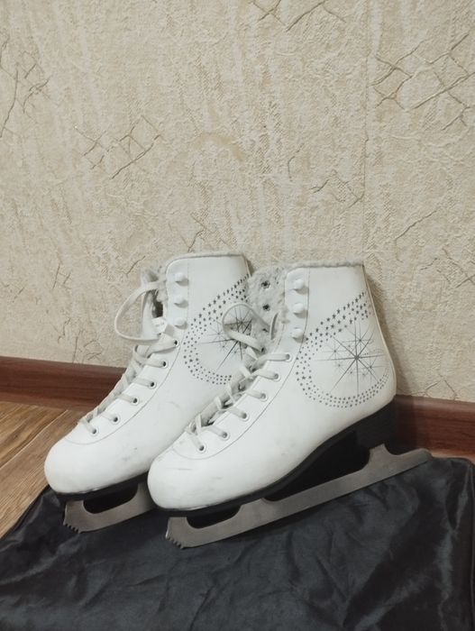 Продам коньки 37 размер