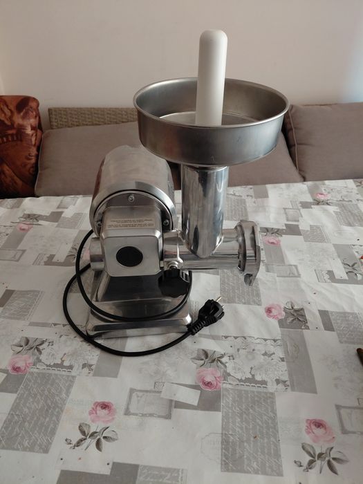 Италианска професионална месомелачка Fama